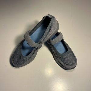 LANDS' END WOMEN'S MARY JANE SHOES